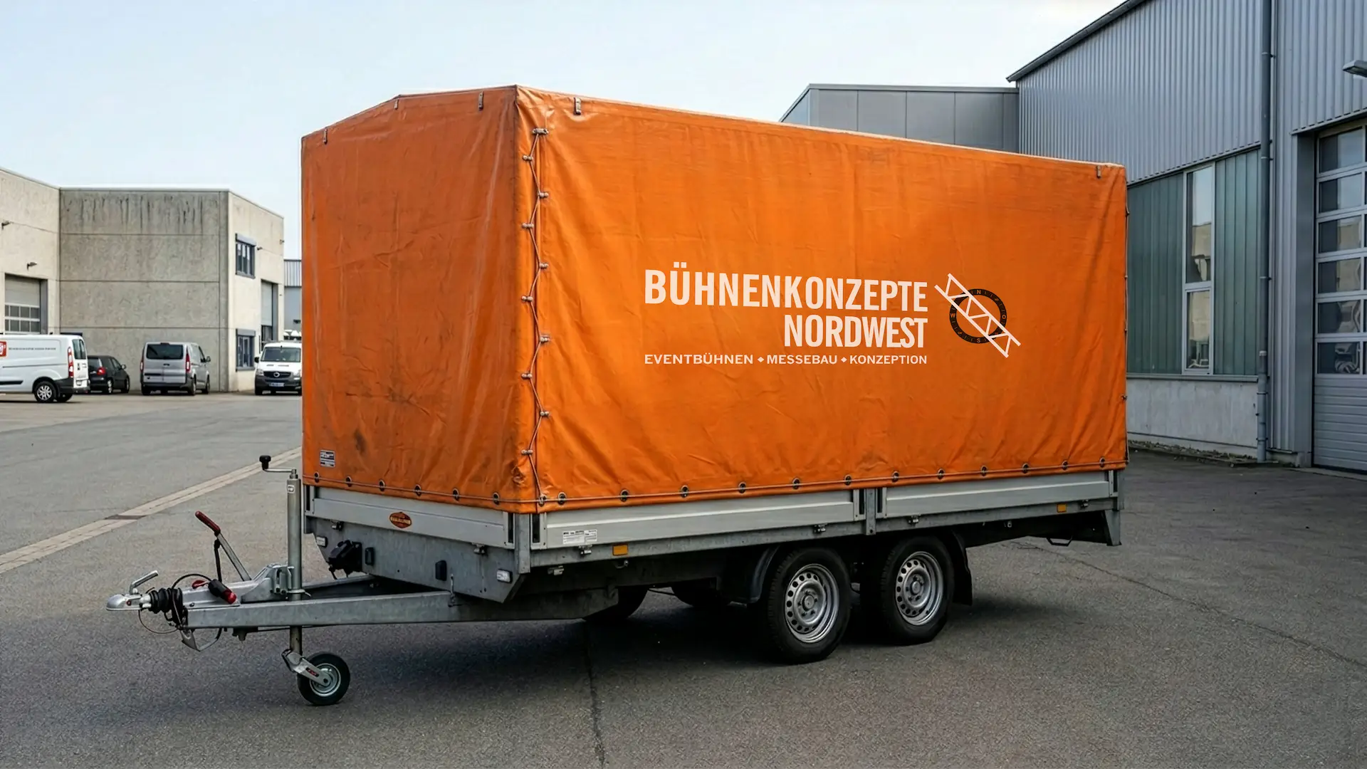 Das neue Logo von Bühnenkonzepte Nordwest in Orange und Schwarz.